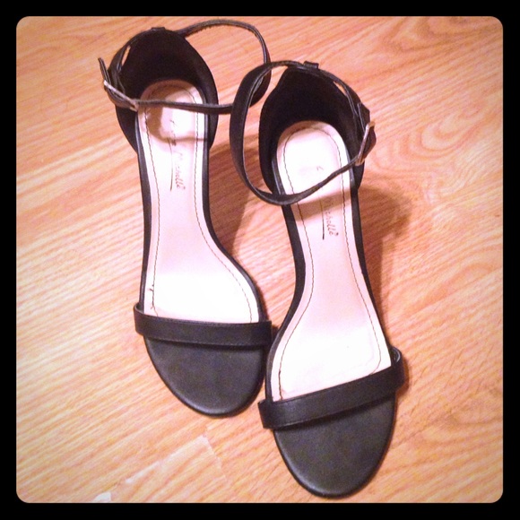 Anne Michelle Sandal Heels (Size 7)