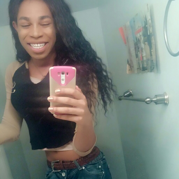 VELVET CLOSET IS RE OPENED - Picture 3 of 4