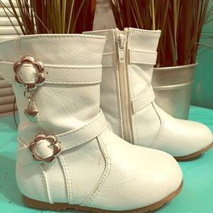 White size 6 Below the Knee Boots