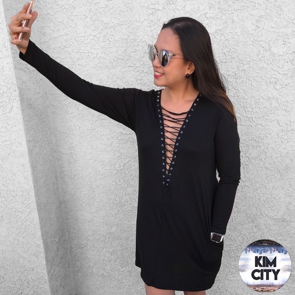 - LOW-CUT LACE-UP Tunic dress - Picture 2 of 5