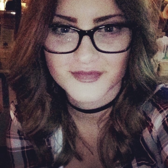 Meet your Posher, Ashley - Picture 3 of 5