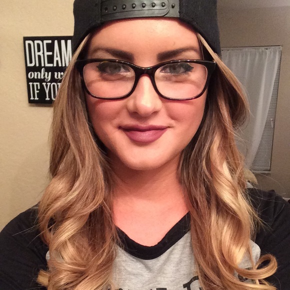 Meet your Posher, Ashley - Picture 4 of 5