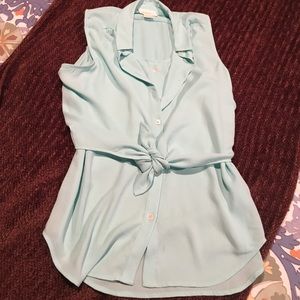 Turquoise tie tank