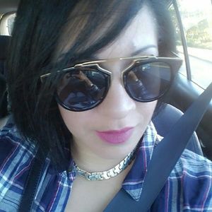 Meet your Posher, Yanira