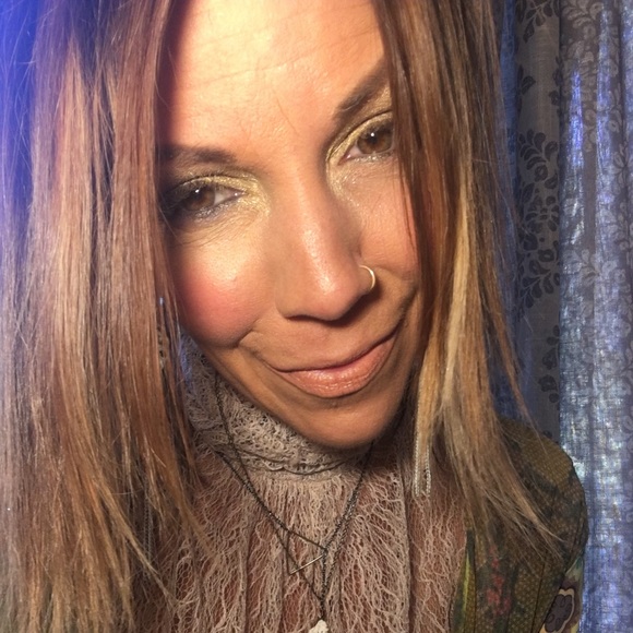 Meet your Posher, Rebecca - Picture 2 of 2