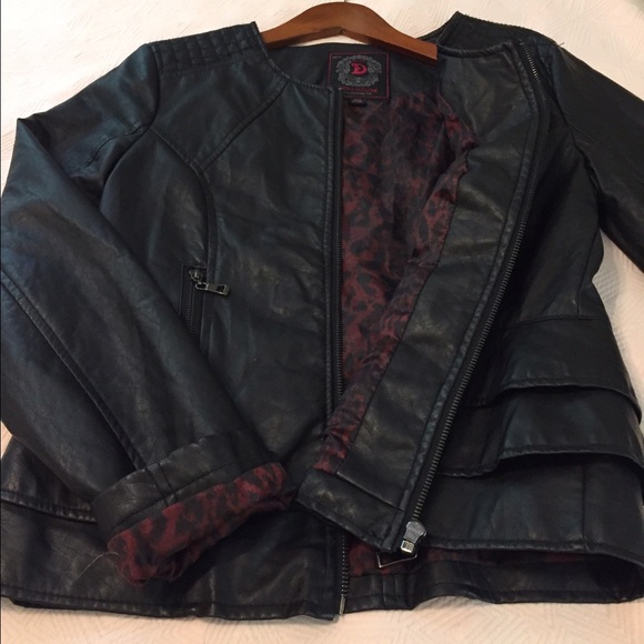 Great faux leather jacket! Only worn once!