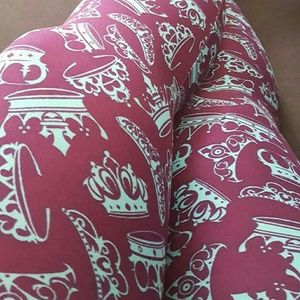 ISO LuLaRoe crown OS leggings