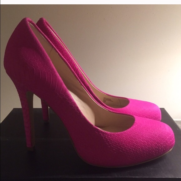 Pink Heels 💕 - Picture 2 of 3