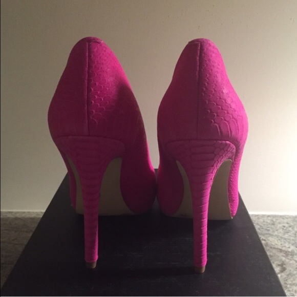 Pink Heels 💕 - Picture 3 of 3