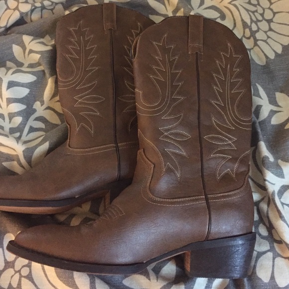 Women's cowboy boots, worn once!