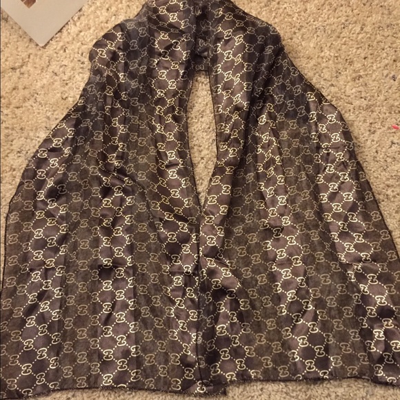 Gucci scarf