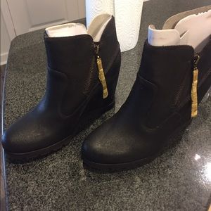 Beautiful UGG wedged ankle boots!
