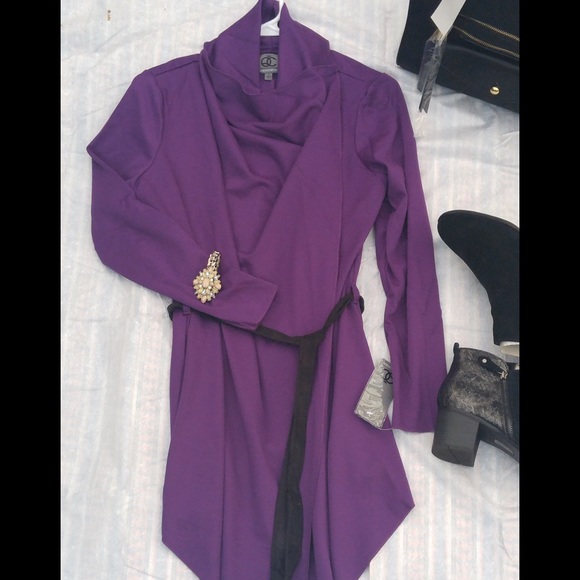 🎉HP🎉2X Queen Collection Cardigan Wrap - Picture 2 of 3