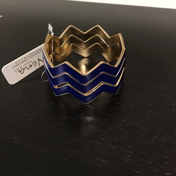 Super cute stackable bracelet NWT's