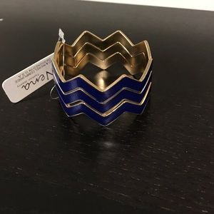 Super cute stackable bracelet NWT's