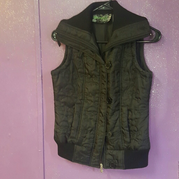 One step up vest with skulls on it