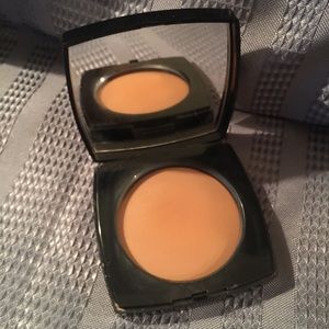 Chanel finishing powder compact