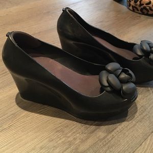Really cute black jelly wedges