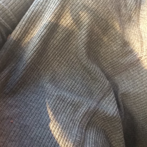 📣 Liquidation 📣 M Only Gray V-Neck Top Hoodie - Picture 3 of 5