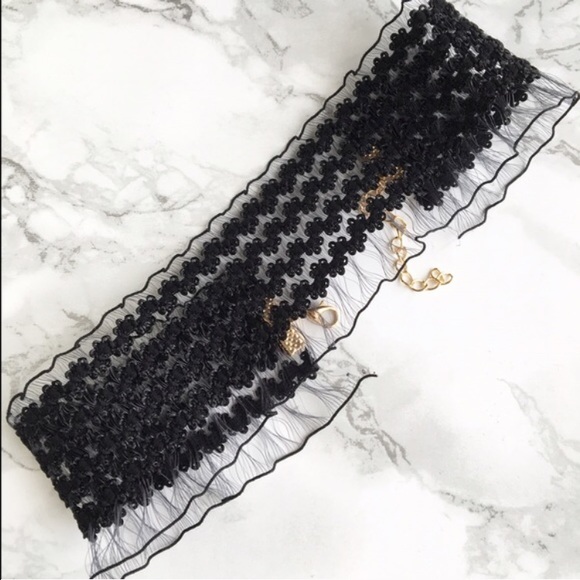 SALE Celebrity style ethereal bliss choker. - Picture 3 of 3