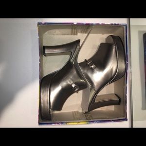 Vintage Pair Chinese Laundry Metallic Clog