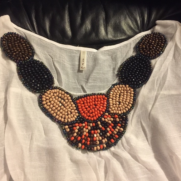 ➕White Top With Beads - Picture 4 of 4