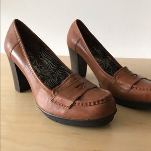 Kenneth Cole leather penny loafer heels