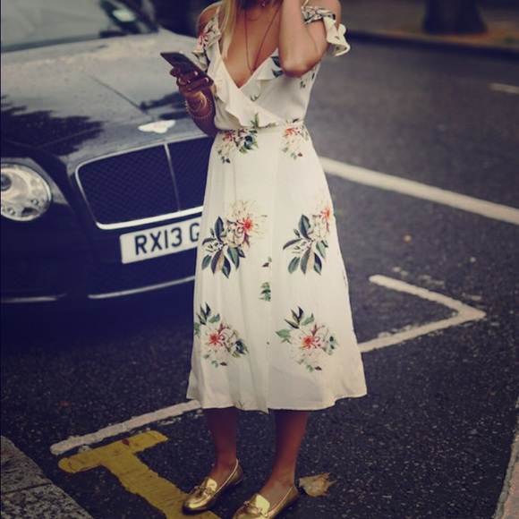 Topshop floral print cold shoulder midi dress. NWT