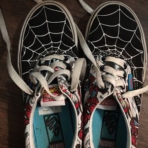 Marvel Vans. Spider-Man size Boys 13 like new.