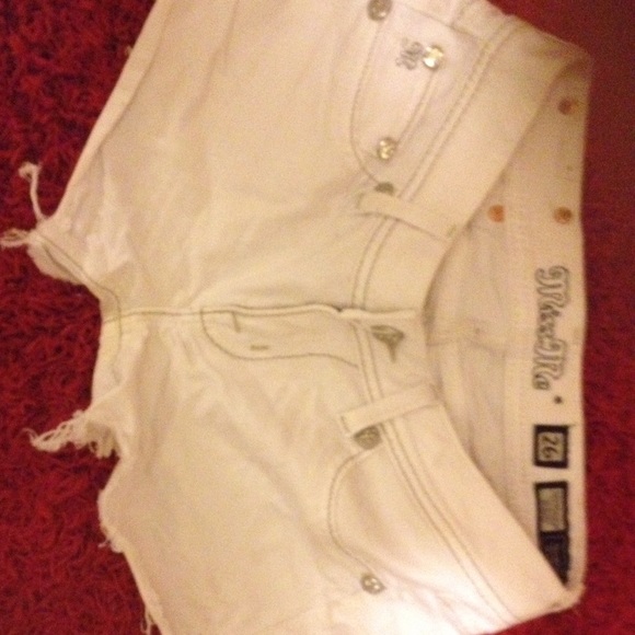 White & Silver Miss Me Shorts Size 26