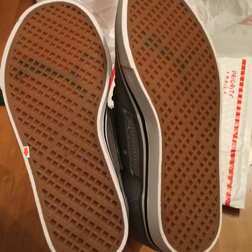 ✔SALE✔NEW LEATHER 6 Y Puma SneakersNWT - Picture 5 of 6