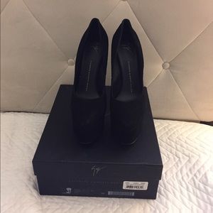 Sale‼️ Giuseppe Zanotti Point Toe PLTFM Suede Pump