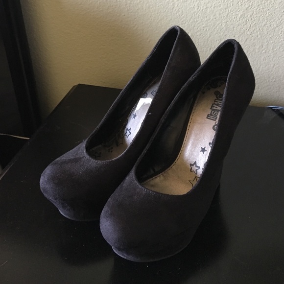 Black wedge Pumps