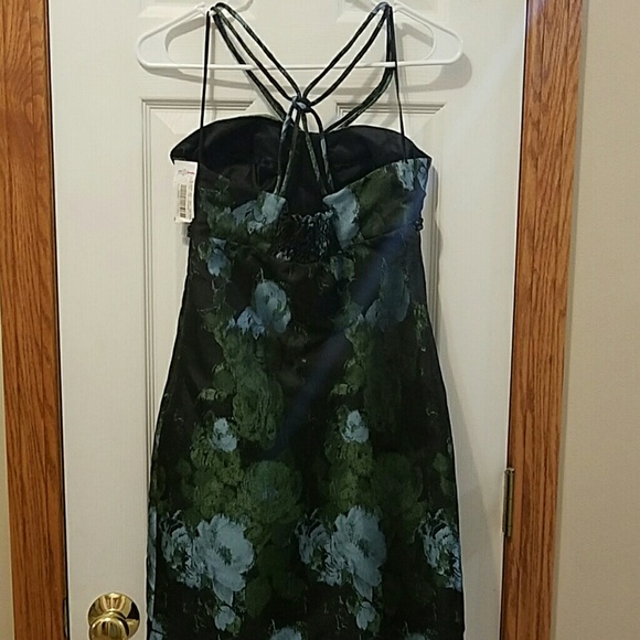 Dress - Picture 2 of 3