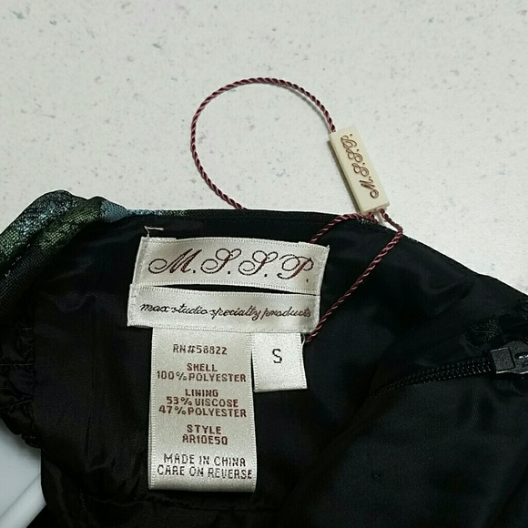 Dress - Picture 3 of 3