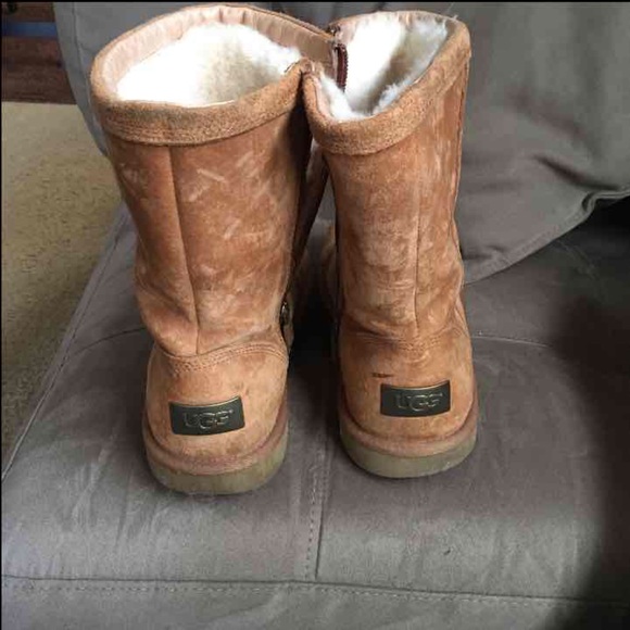 Tan uggs