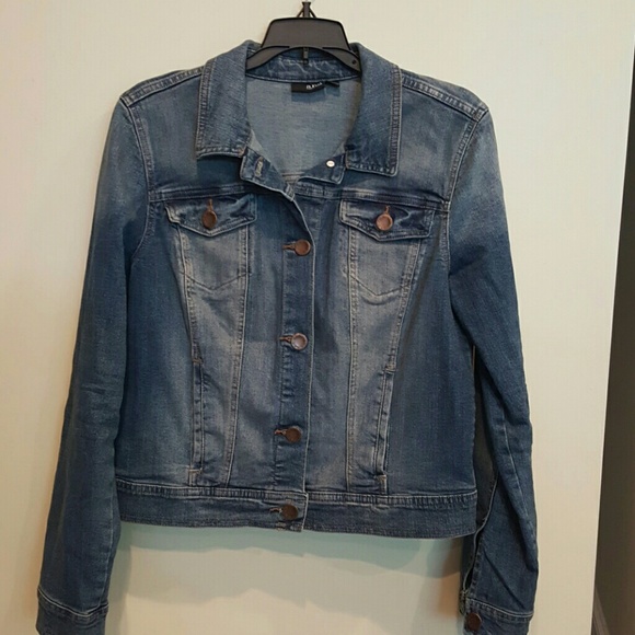 Great condition versatile jean jacket