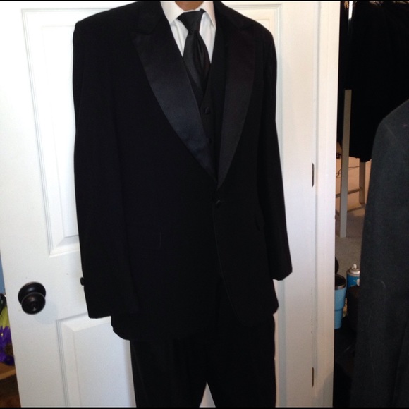 Men's Tuxedo - Picture 2 of 2