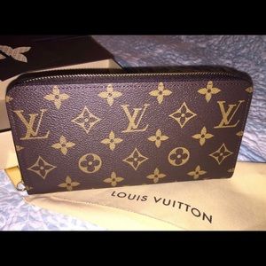 Louis Vuitton's women's wallet.