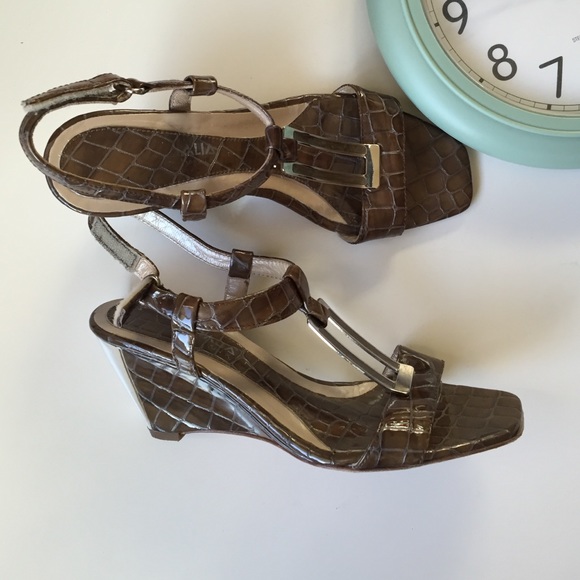 Aquatalia sandals