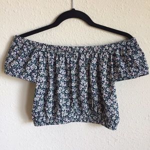 Floral, off the shoulder crop tee!