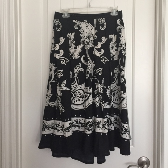 Beautiful Black & White tea length skirt.