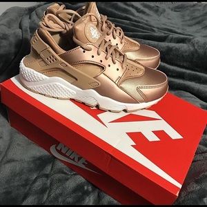 Size 7 (runs half size small) RG womens huaraches