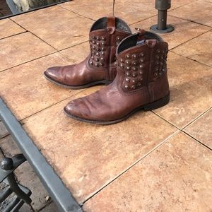 Frye shorties western style