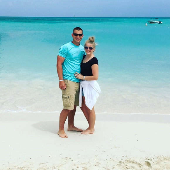 Meet your Posher, Caitlin - Picture 2 of 4