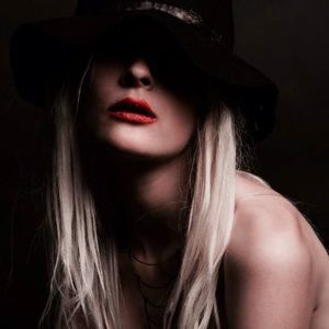 Meet your Posher, Larissa