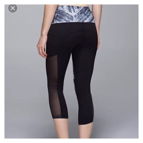 🚫SOLD NWT Lululemon Hot to Street Crop sz 4 - Picture 1 of 4