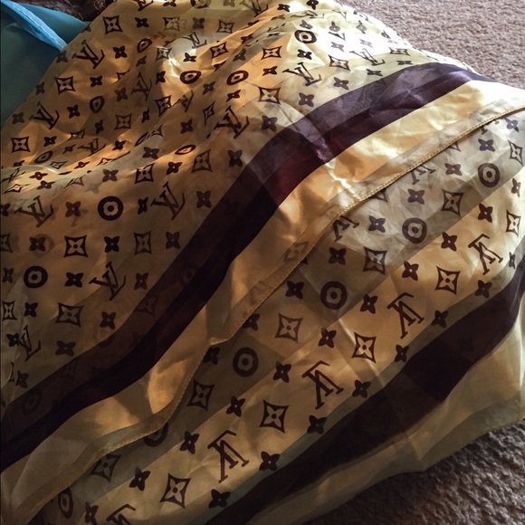 LV scarf - Picture 2 of 3