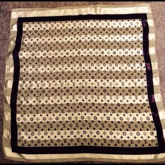 LV scarf - Picture 3 of 3