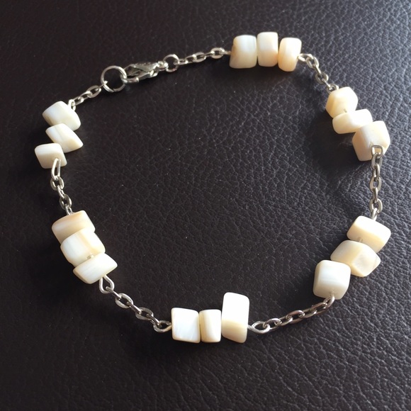 Handmade white gemstone and silver bracelet - Picture 2 of 2